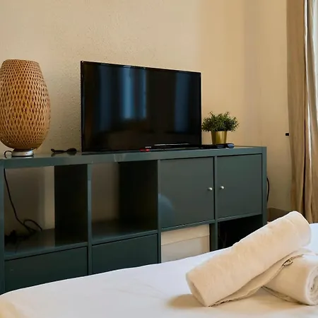 Centre - Large Functional *