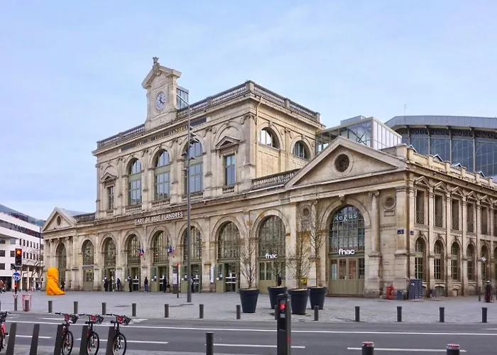 Apartment Centre - Large Functional *