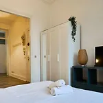 Centre - Large Functional *