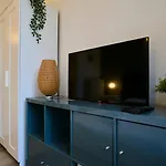 Centre - Large Functional