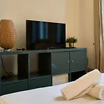 Centre - Large Functional *